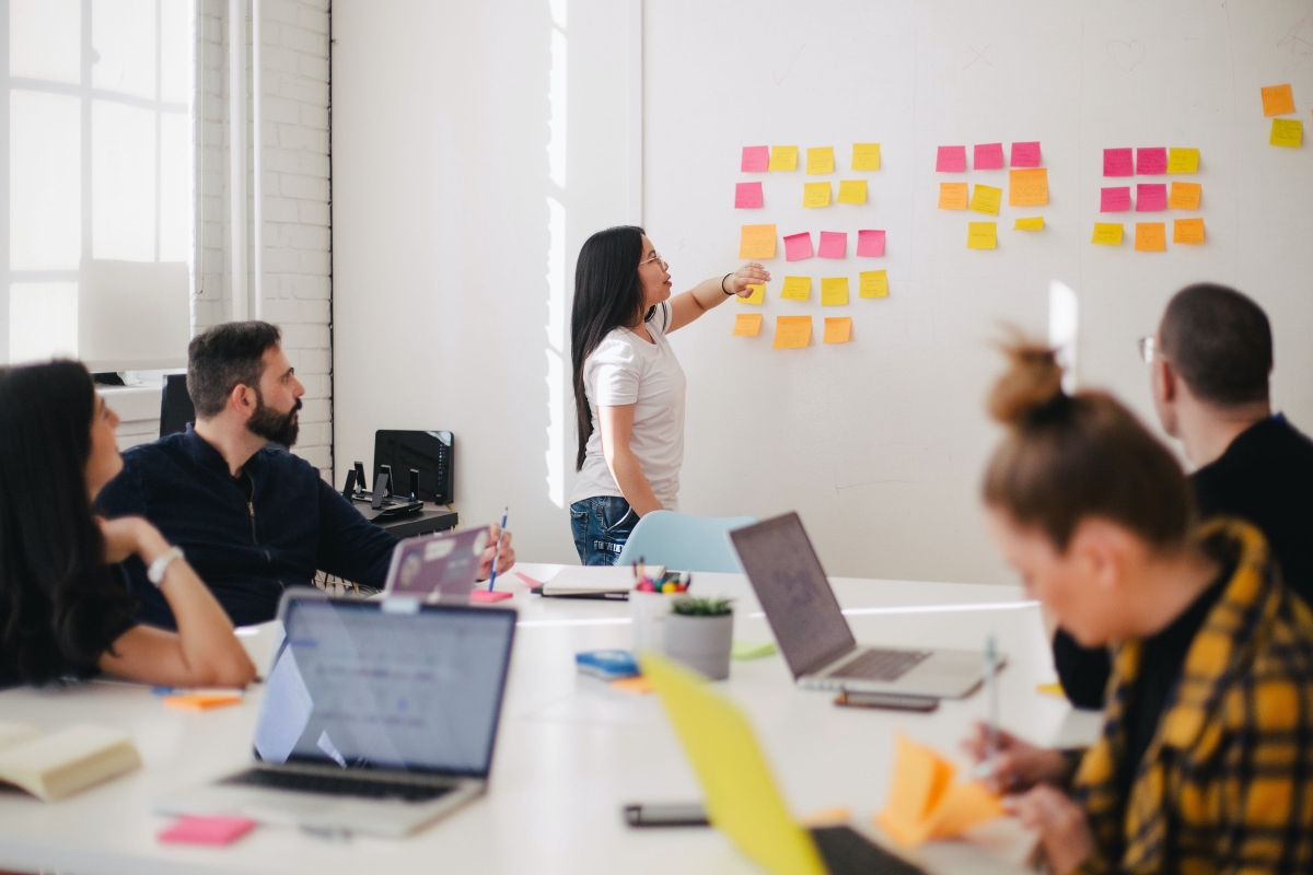 People working in a meeting